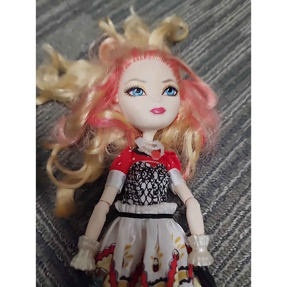 EVER AFTER HIGH HAT TASTIC PARTY‎ APPLE WHITE DOLL